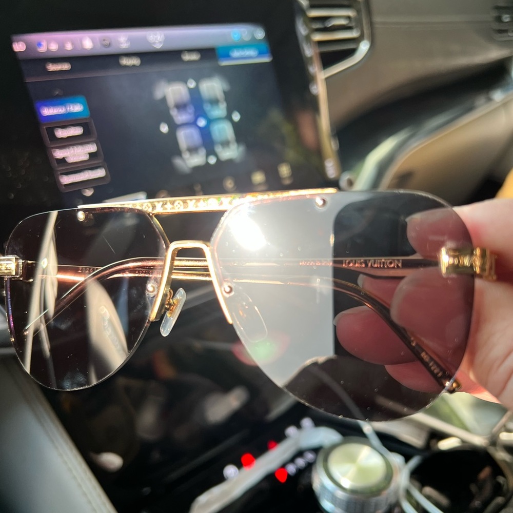 Louis Vuitton Ash Sunglasses Z1261E